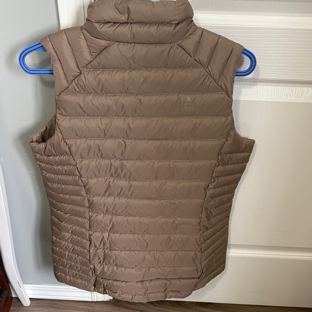 NWOT Woods Women's Bennington II Down Vest - Picture 8 of 9